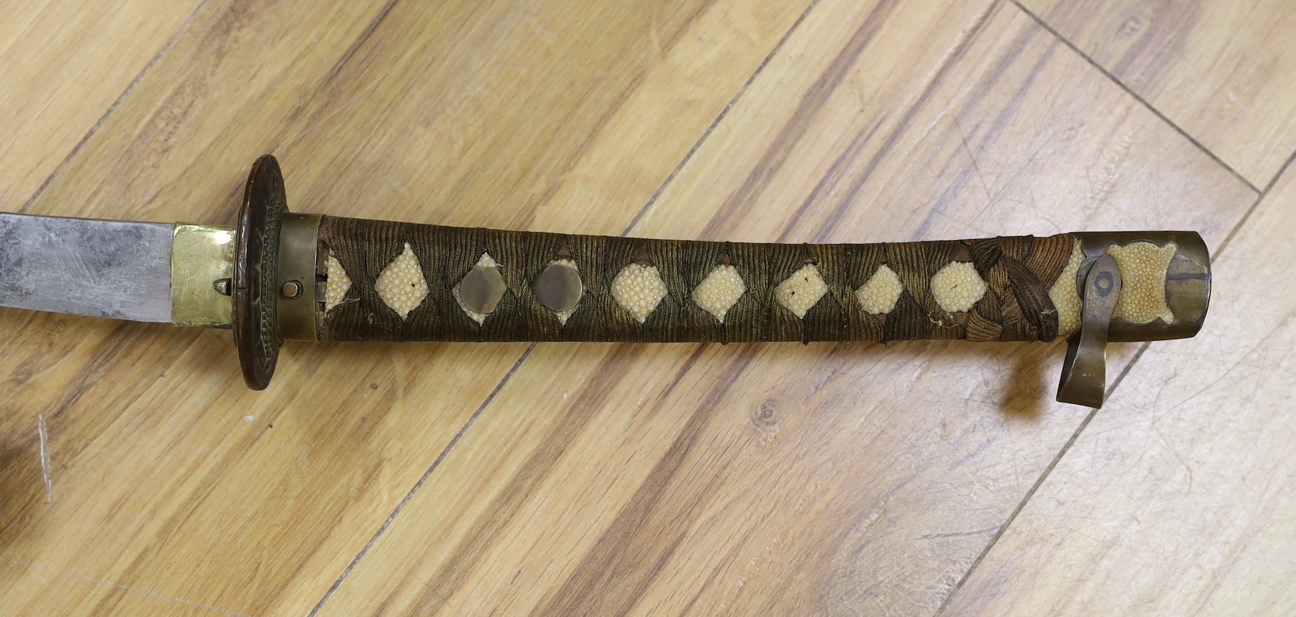 A Japanese katana, possibly a theatrical prop, 101 cms long